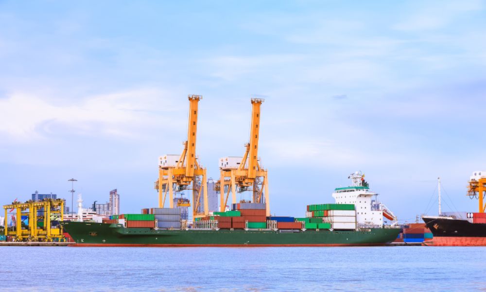 container_cargo_freight_ship_at_port_4dc7ffa655.jpg