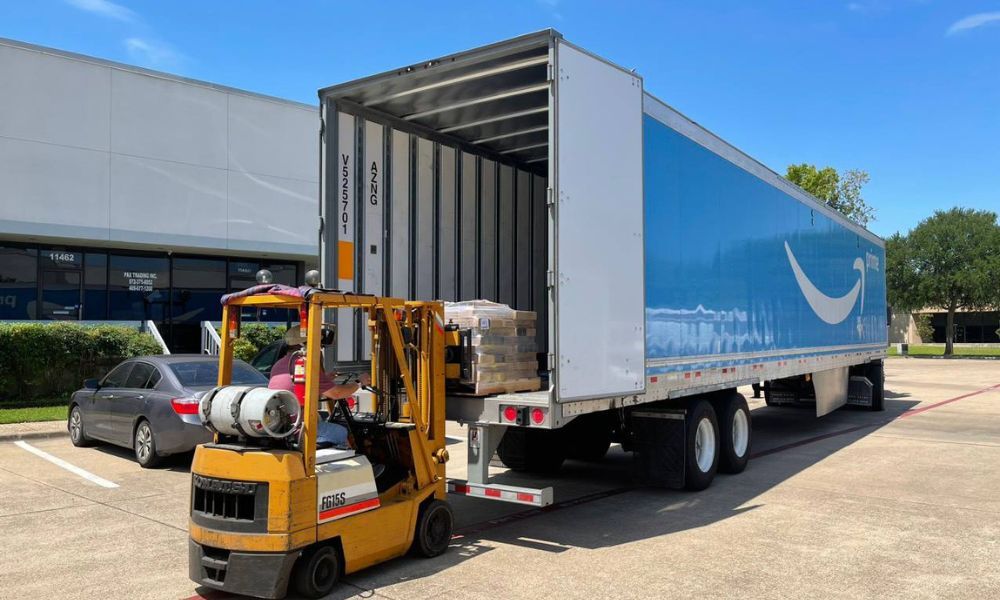 forklift_unloading_amazon_prime_cargo_c16d6ed555.jpg