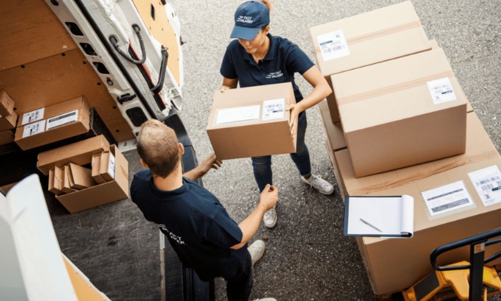 small_parcels_delivery_b0d6f1d942.jpg