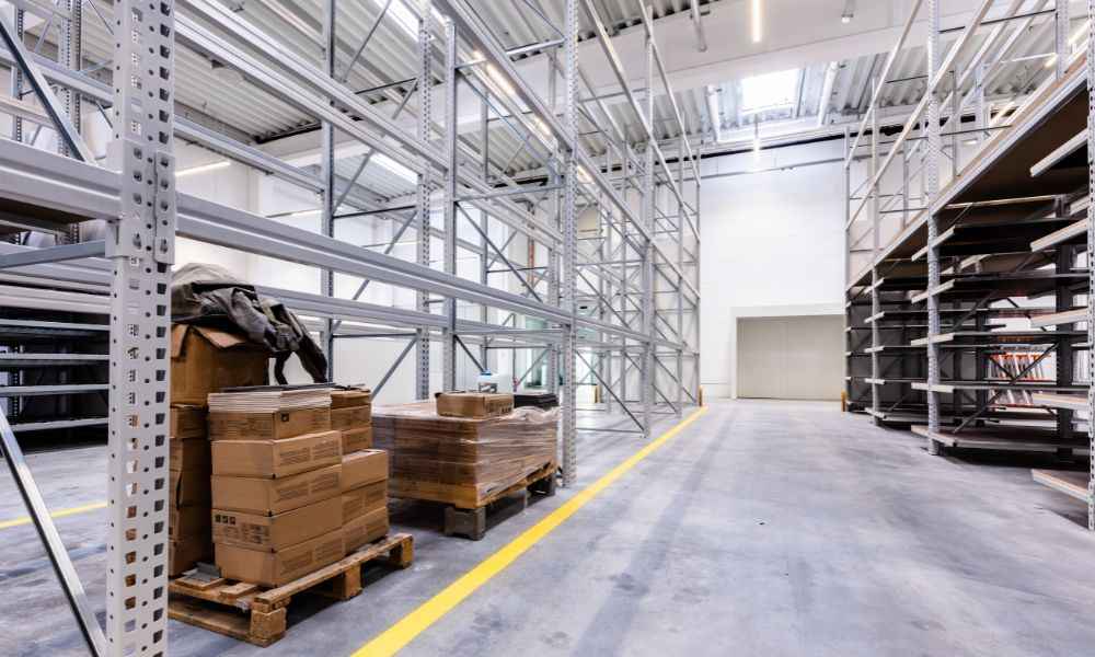 warehouse_racks_and_shelves_8a5bd35565.jpg