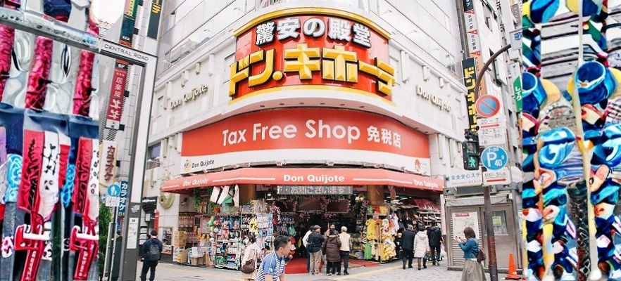 Buying_from_Tax_Free_Shop_8b449527f7.jpg